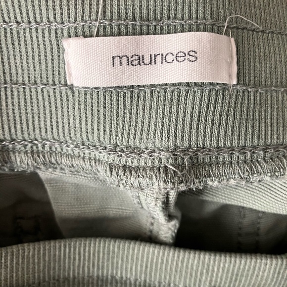 Maurices green camouflage pull on drawstring pants or capri, button tabs.Size 14 - Picture 7 of 8